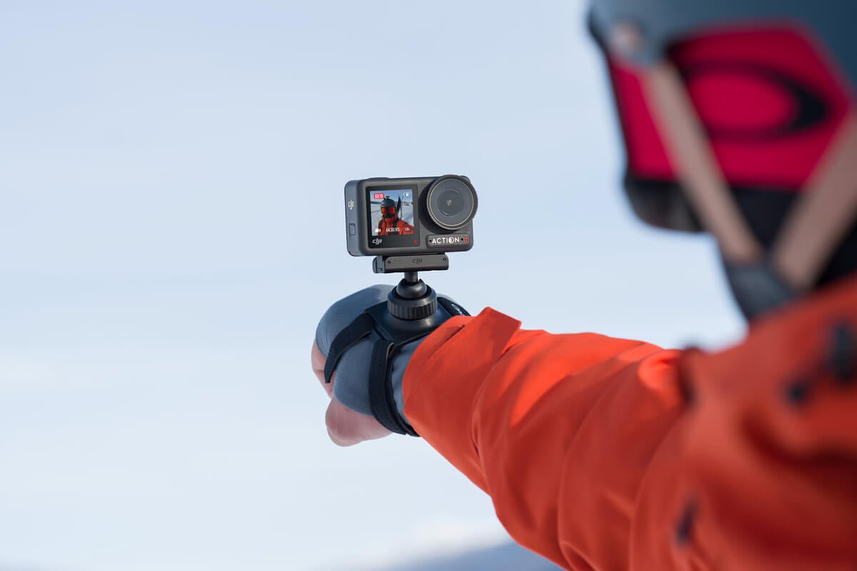 DJI Osmo Action con correa 360° para la muñeca para grabar tomas POV durante deportes y actividades al aire libre
