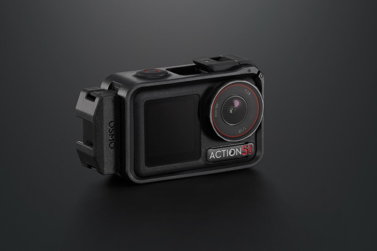 DJI Osmo Action con kit de expansión para zapata diseñado para conectar micrófonos, luces y accesorios