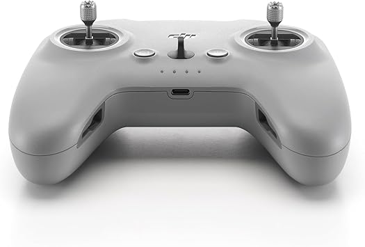 Control remoto 3 DJI FPV con diseño ergonómico para un manejo cómodo y preciso durante vuelos FPV