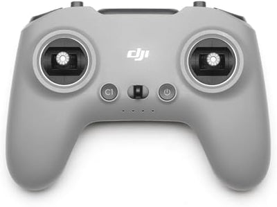 Vista frontal del Control remoto 3 DJI FPV con joysticks para un control preciso durante el vuelo