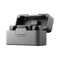 Estuche de carga abierto DJI Mic Mini con espacio para el sistema de micrófono inalámbrico