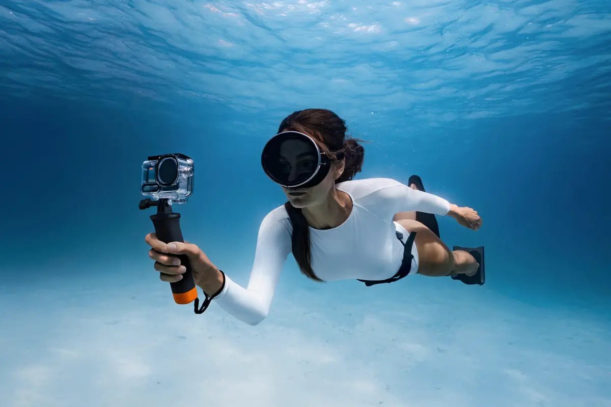 DJI Osmo Action 6 con accesorios de buceo para capturar fotografía y video durante actividades submarinas