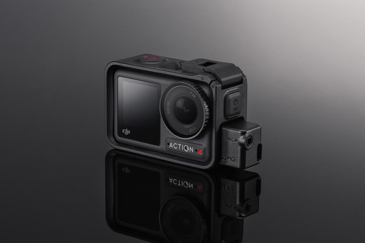 DJI Osmo Action con adaptador de audio de 3.5 mm para conectar un micrófono externo y grabar voz