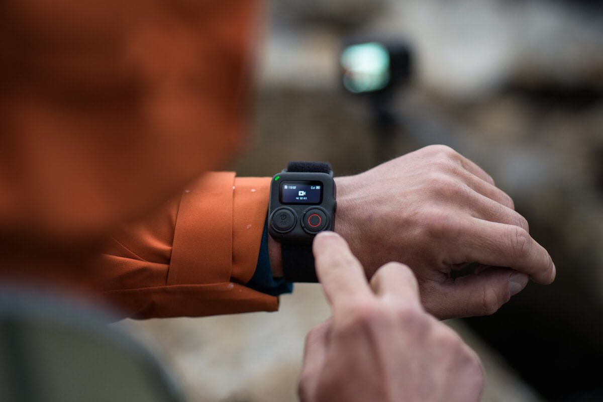 Control remoto Bluetooth con GPS DJI Osmo Action usado en la muñeca para controlar la grabación a distancia