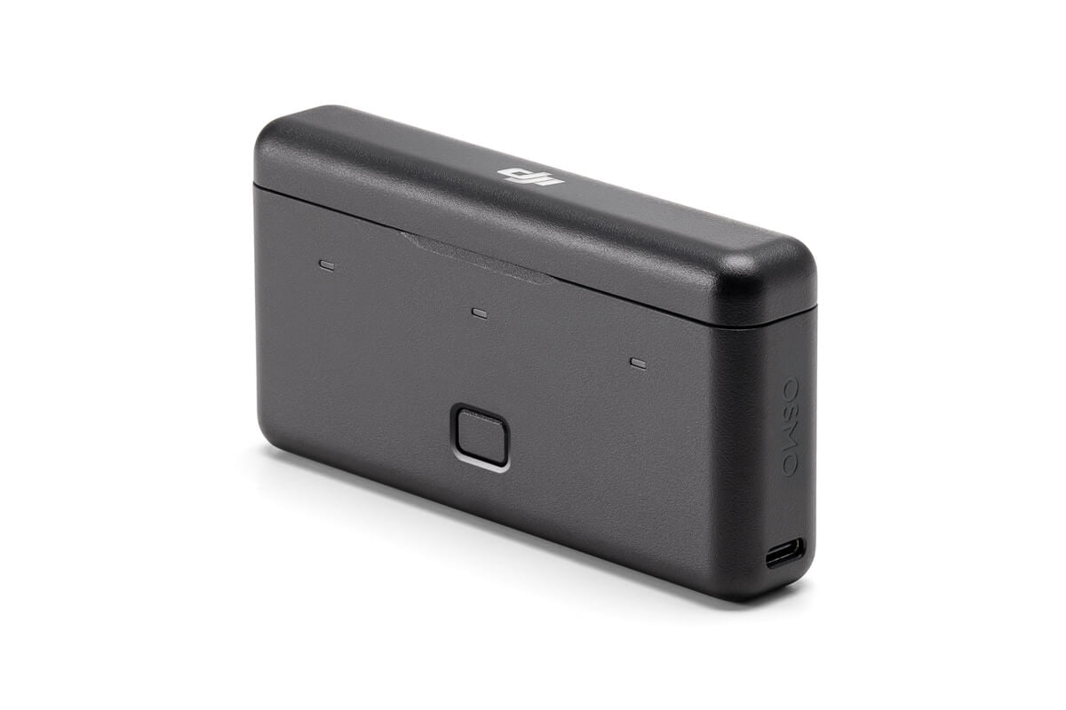 Vista lateral del estuche de baterías 2 DJI Osmo Action con diseño compacto y portátil