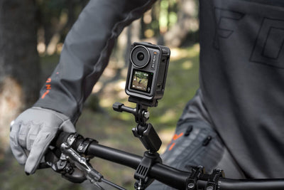 DJI Osmo Action instalada con soporte para manillar de bicicleta para grabar recorridos y videos POV