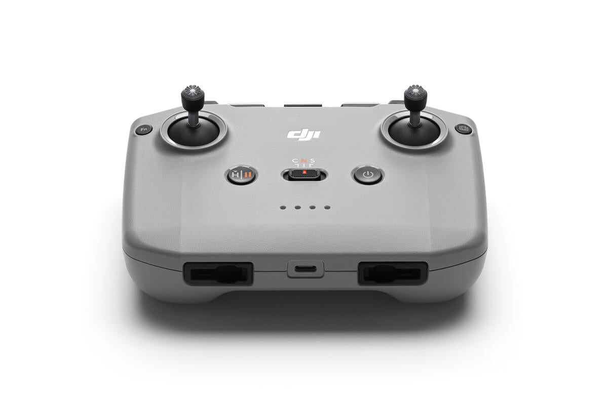 Control remoto DJI RC-N3 con joysticks y controles diseñados para un manejo preciso del dron