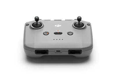 Control remoto DJI RC-N3 con joysticks y controles diseñados para un manejo preciso del dron